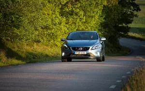 ���� ���������� Volvo V40 R-Design - 2016
