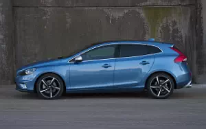 ���� ���������� Volvo V40 R-Design - 2016