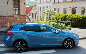 ���� ���������� Volvo V40 R-Design - 2016