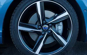 ���� ���������� Volvo V40 R-Design - 2016