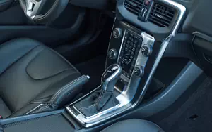 ���� ���������� Volvo V40 R-Design - 2016