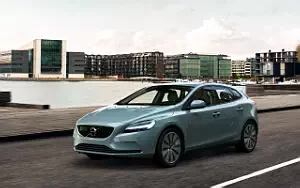 ���� ���������� Volvo V40 T4 Momentum - 2016