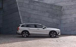 ���� ���������� Volvo V60 T5 Cross Country - 2018