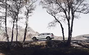 ���� ���������� Volvo V60 T5 Cross Country - 2018