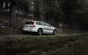 ���� ���������� Volvo V60 T5 Cross Country - 2018