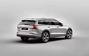 ���� ���������� Volvo V60 T5 Cross Country - 2018