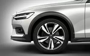 ���� ���������� Volvo V60 T5 Cross Country - 2018