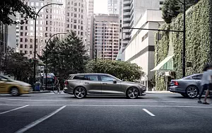 ���� ���������� Volvo V60 T6 AWD Inscription - 2018