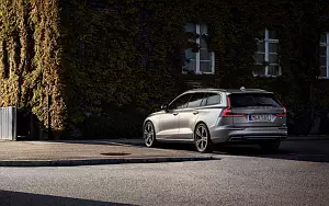 ���� ���������� Volvo V60 T6 AWD Inscription - 2018