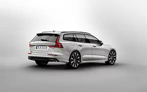 ���� ���������� Volvo V60 T6 AWD Momentum - 2018