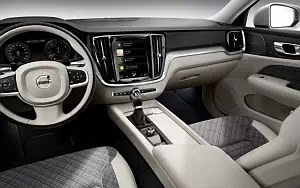 ���� ���������� Volvo V60 T6 AWD Momentum - 2018