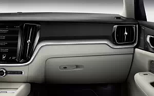 ���� ���������� Volvo V60 T6 AWD Momentum - 2018