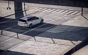 ���� ���������� Volvo V60 T6 AWD R-Design - 2018