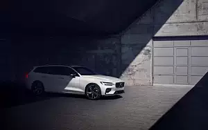 ���� ���������� Volvo V60 T6 AWD R-Design - 2018