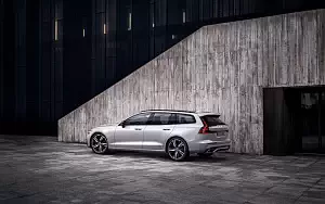 ���� ���������� Volvo V60 T6 AWD R-Design - 2018