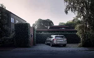 ���� ���������� Volvo V60 T8 Twin Engine AWD Inscription - 2018