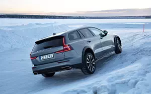 ���� ���������� Volvo V60 T5 Cross Country - 2019
