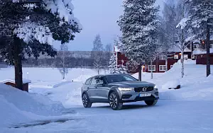 ���� ���������� Volvo V60 T5 Cross Country - 2019