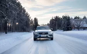 ���� ���������� Volvo V60 T5 Cross Country - 2019