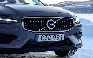 ���� ���������� Volvo V60 T5 Cross Country - 2019