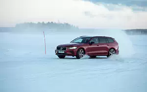 ���� ���������� Volvo V60 T8 R-Design - 2019