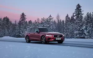 ���� ���������� Volvo V60 T8 R-Design - 2019