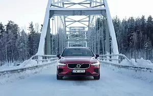 ���� ���������� Volvo V60 T8 R-Design - 2019