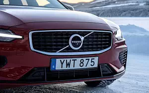 ���� ���������� Volvo V60 T8 R-Design - 2019