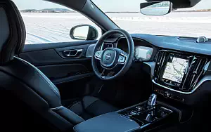 ���� ���������� Volvo V60 T8 R-Design - 2019