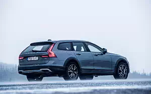 ���� ���������� Volvo V90 D5 Cross Country - 2017