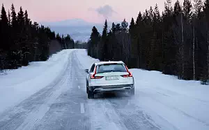 ���� ���������� Volvo V90 T6 Cross Country - 2017