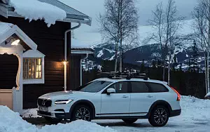���� ���������� Volvo V90 T6 Cross Country - 2017