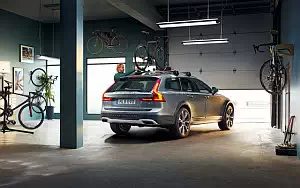 ���� ���������� Volvo V90 T6 Cross Country - 2017