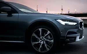 ���� ���������� Volvo V90 T6 Cross Country - 2017