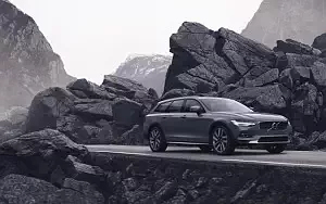 ���� ���������� Volvo V90 B6 Cross Country - 2020