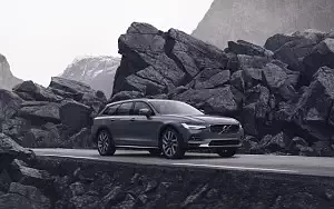 ���� ���������� Volvo V90 B6 Cross Country - 2020