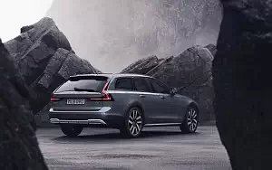 ���� ���������� Volvo V90 B6 Cross Country - 2020