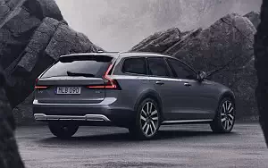 ���� ���������� Volvo V90 B6 Cross Country - 2020