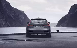 ���� ���������� Volvo V90 B6 Cross Country - 2020