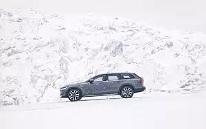 ���� ���������� Volvo V90 B6 Cross Country - 2020