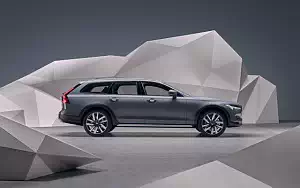 ���� ���������� Volvo V90 B6 Cross Country - 2020