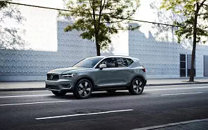 ���� ���������� Volvo XC40 T5 Momentum - 2017