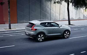 ���� ���������� Volvo XC40 T5 Momentum - 2017