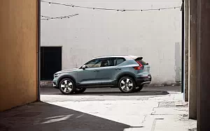 ���� ���������� Volvo XC40 T5 Momentum - 2017
