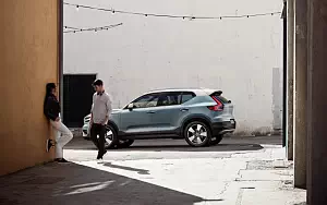 ���� ���������� Volvo XC40 T5 Momentum - 2017