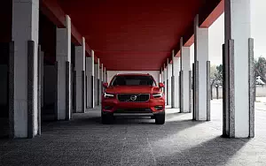 ���� ���������� Volvo XC40 T5 Momentum - 2017