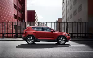 ���� ���������� Volvo XC40 T5 Momentum - 2017