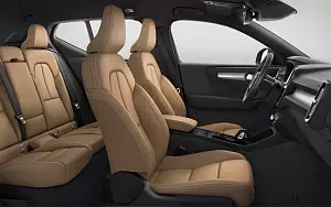 ���� ���������� Volvo XC40 T5 Momentum - 2017