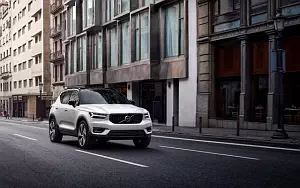 ���� ���������� Volvo XC40 T5 R-Design - 2017