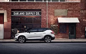 ���� ���������� Volvo XC40 T5 R-Design - 2017